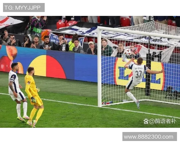 足球明星在比赛中意外受伤的瞬间视频引发球迷热议与关注 足球明星在比赛中意外受伤的瞬间视频引发球迷热议与关注