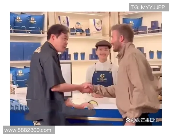 当明星偶遇足球明星时他们会如何互动和交流的趣味观察