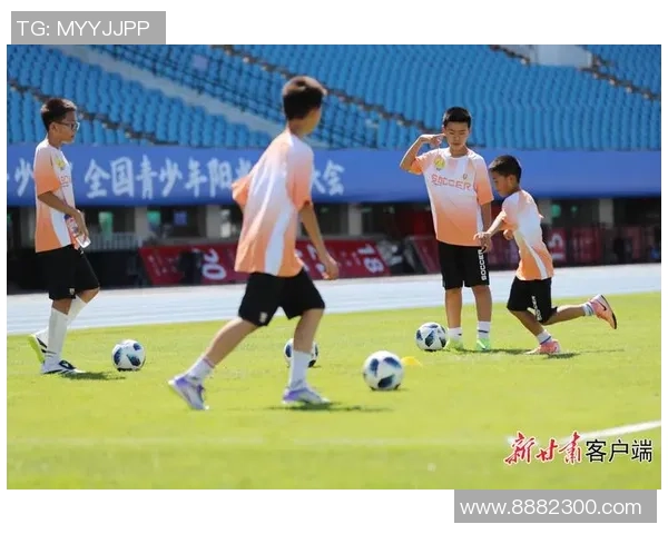 足球明星精彩瞬间进球盘旋图赏析带你领略绿茵场上的绝妙技艺与激情